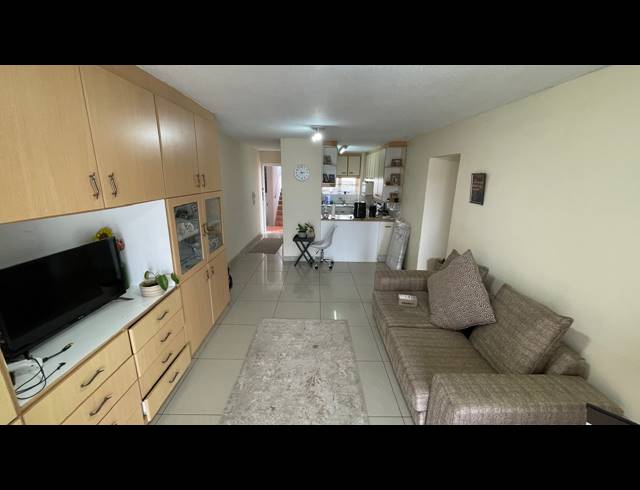 1 BEDROOM APARTMENT FOR SALE IN ESSENWOOD